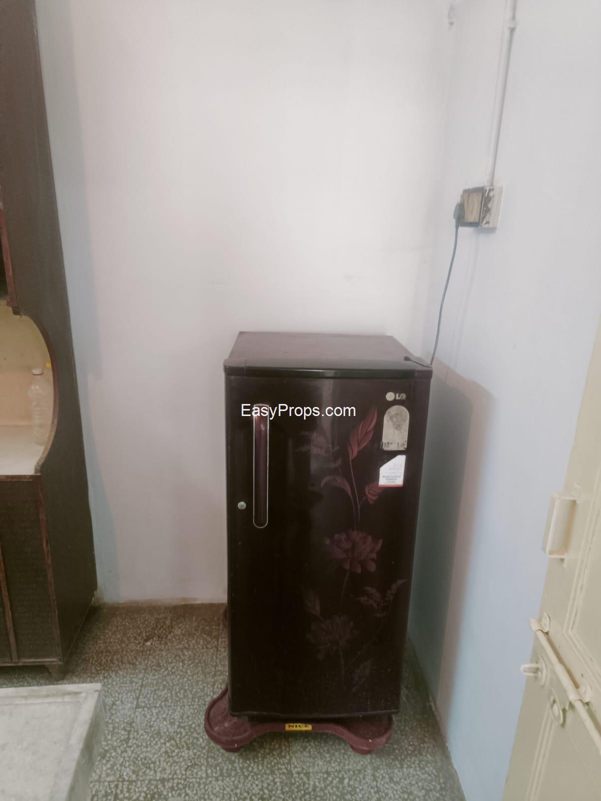 2 bhk flat on rent in sahibhaug 